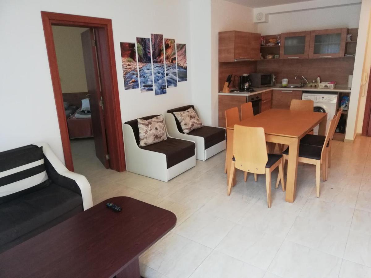 Yves 2 Bed Apart At Sun Village Sunny Beach Not Far Away From The Sea Exterior photo