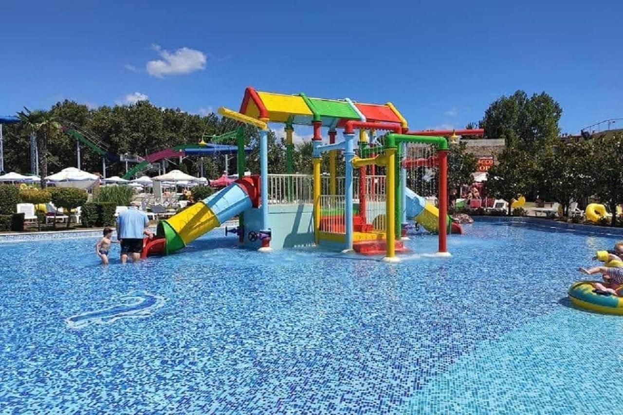 Yves 2 Bed Apart At Sun Village Sunny Beach Not Far Away From The Sea Exterior photo